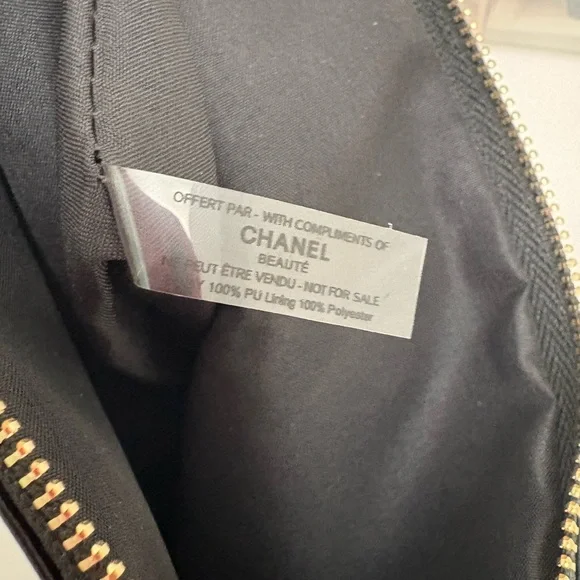 Chanel cosmetic bag - Picture 8 of 8